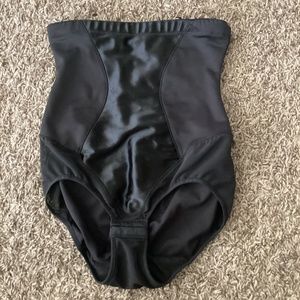 Brand New Maidenform Shapewear